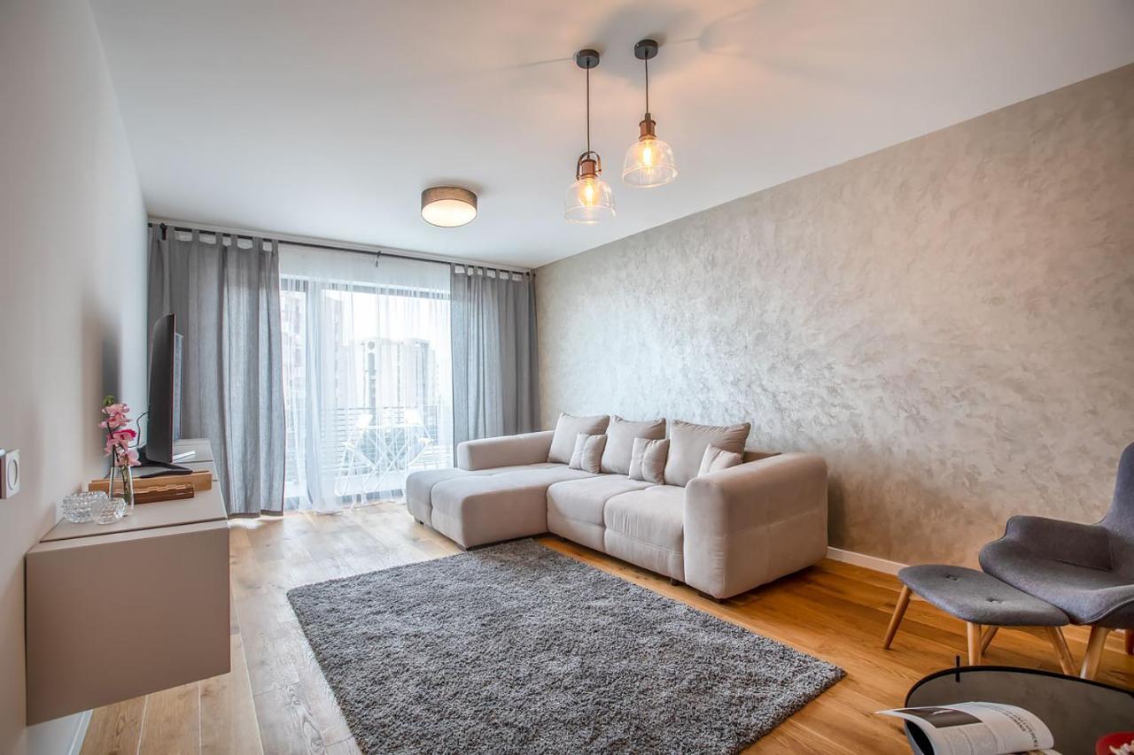 Cosmopolit Booking Braşov Dış mekan fotoğraf