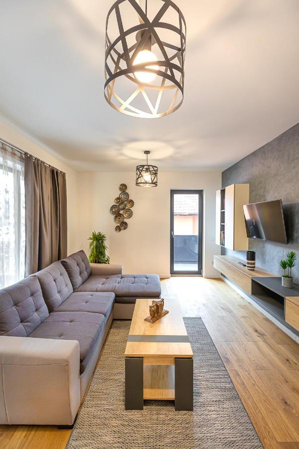 Cosmopolit Booking Braşov Dış mekan fotoğraf