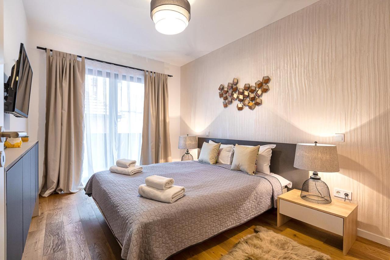 Cosmopolit Booking Braşov Dış mekan fotoğraf